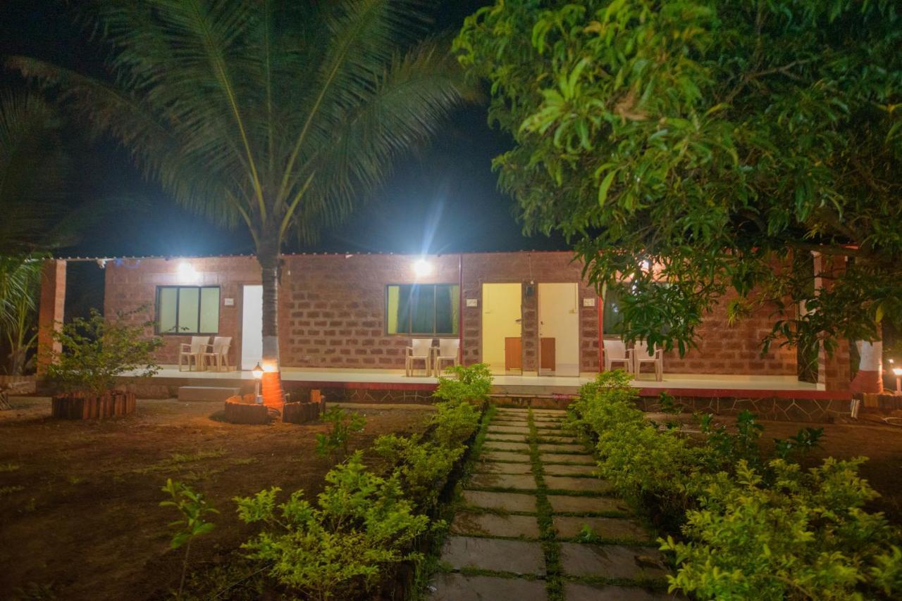 Prajakta Rest House Alībāg Buitenkant foto