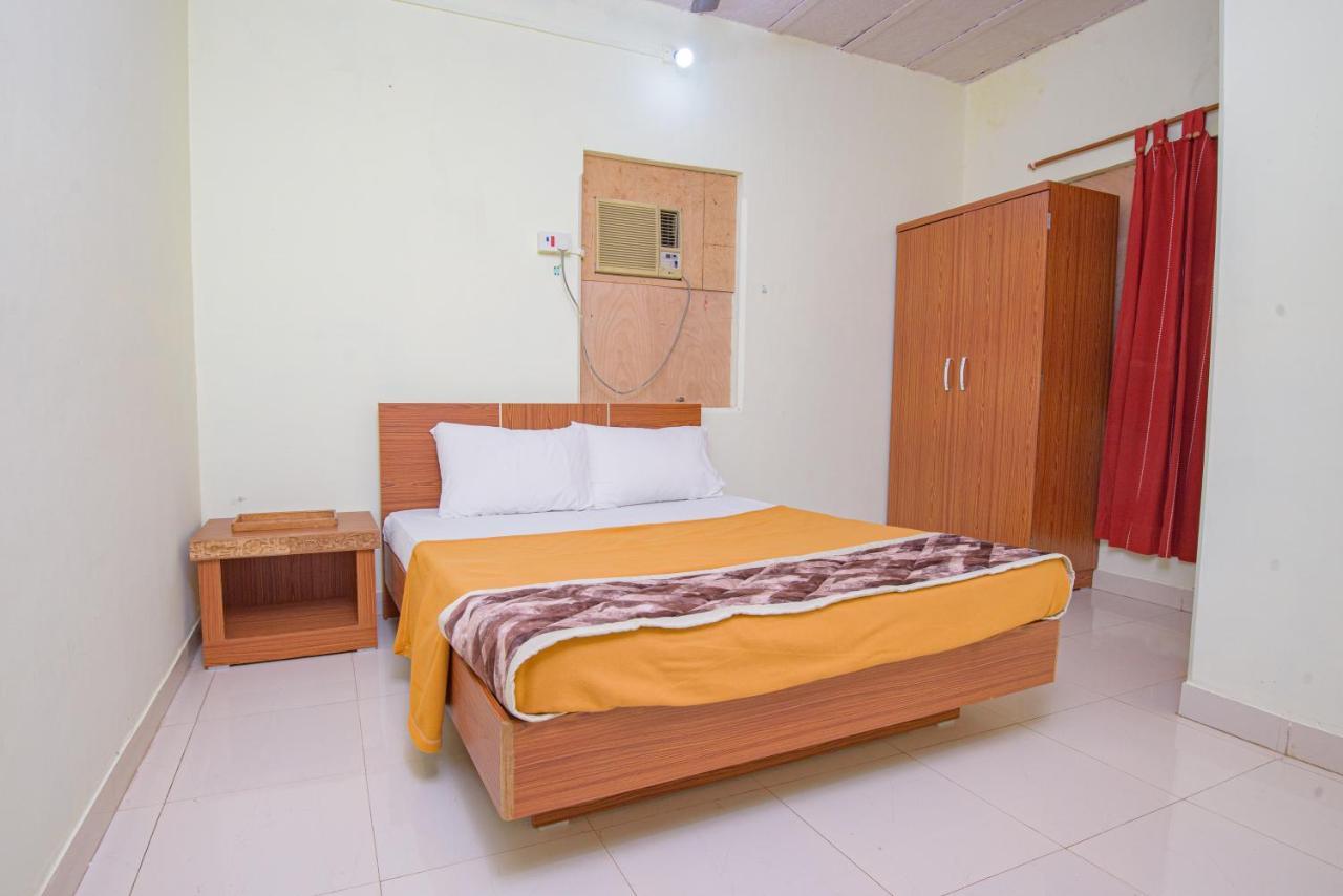Prajakta Rest House Alībāg Buitenkant foto