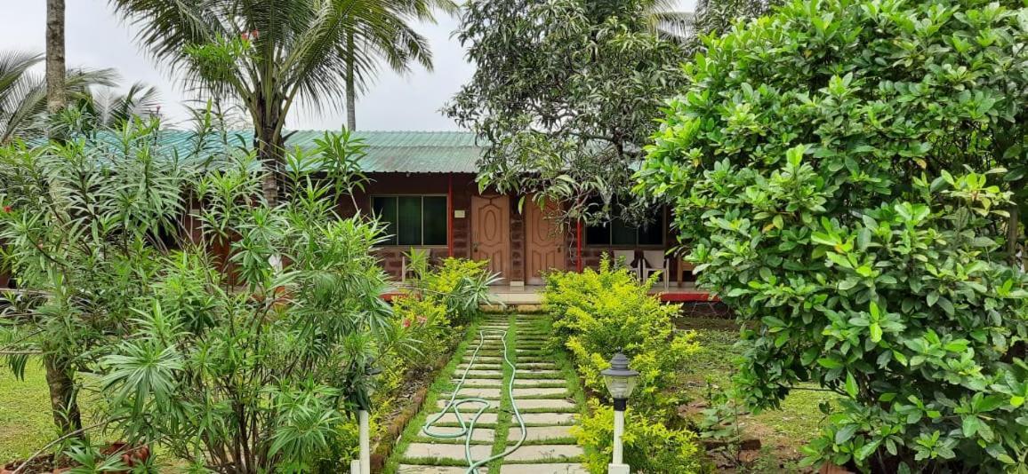 Prajakta Rest House Alībāg Buitenkant foto