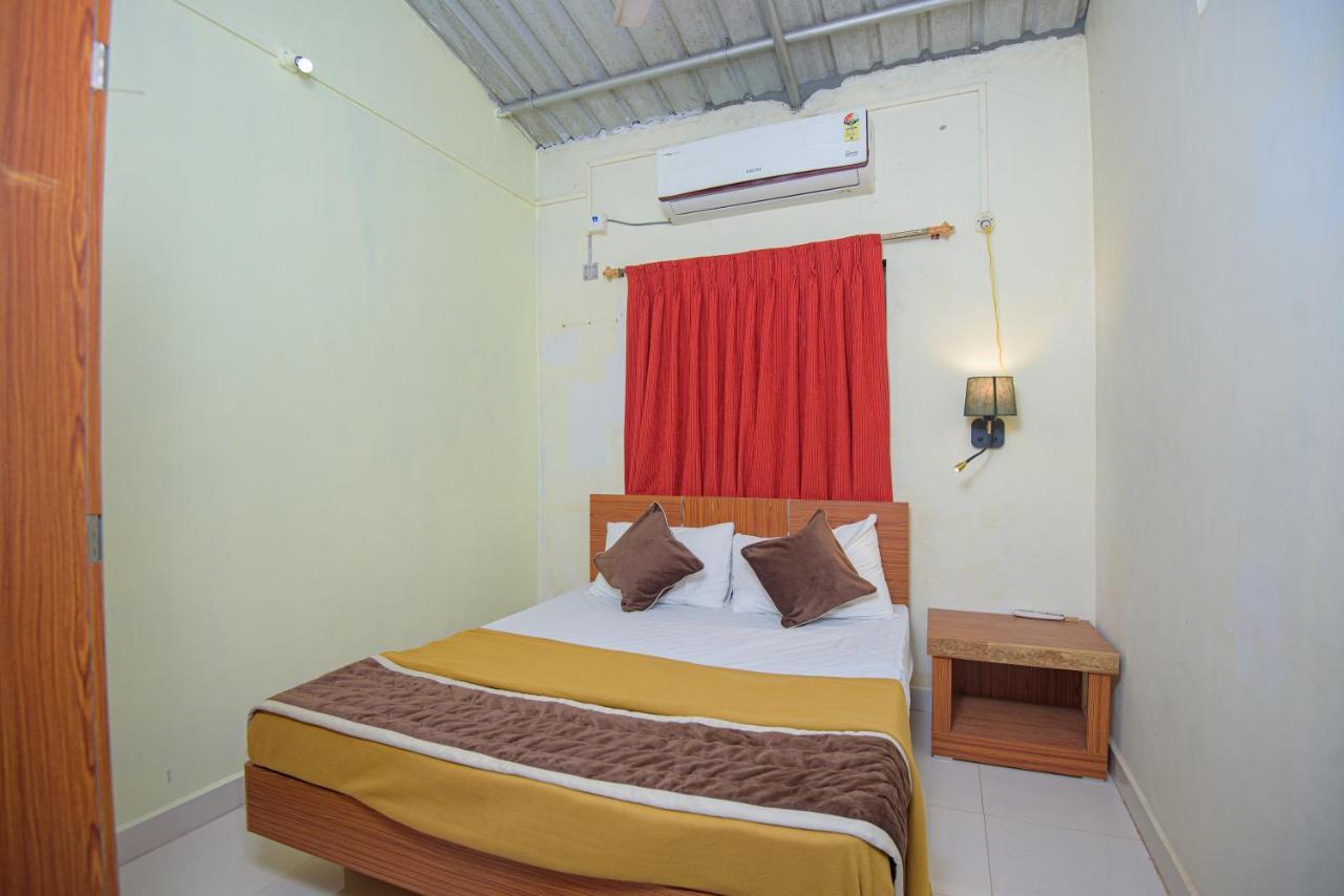 Prajakta Rest House Alībāg Buitenkant foto