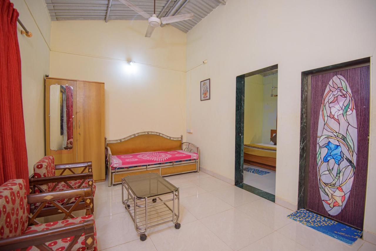 Prajakta Rest House Alībāg Buitenkant foto