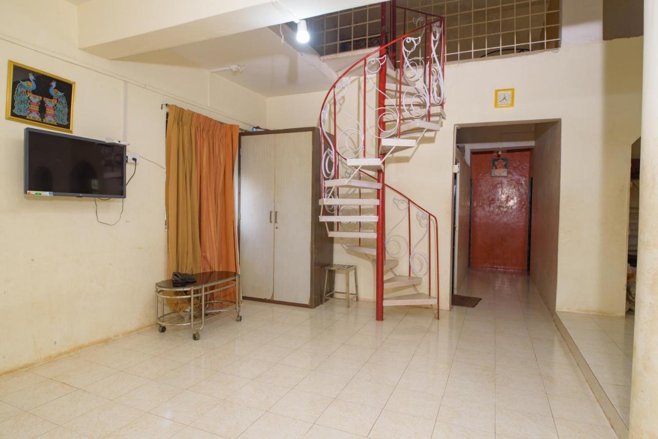 Prajakta Rest House Alībāg Buitenkant foto
