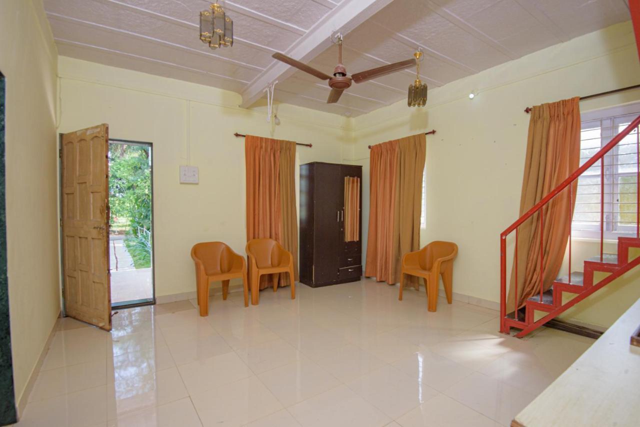 Prajakta Rest House Alībāg Buitenkant foto