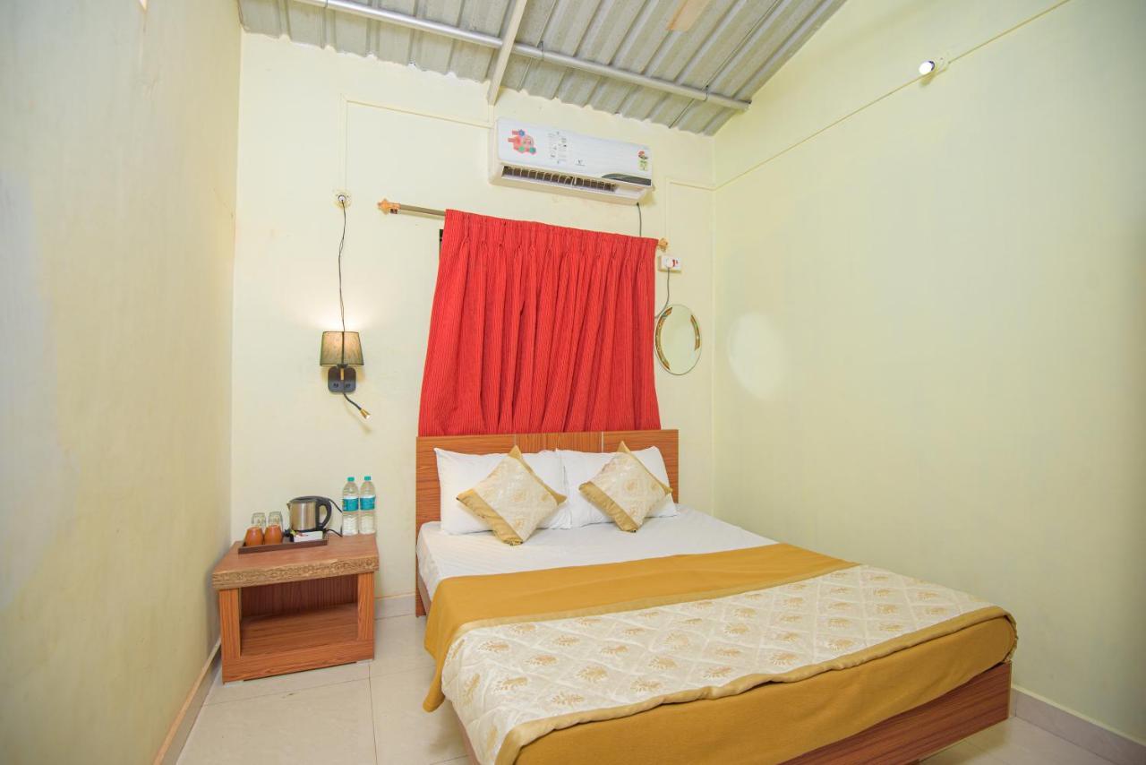Prajakta Rest House Alībāg Buitenkant foto