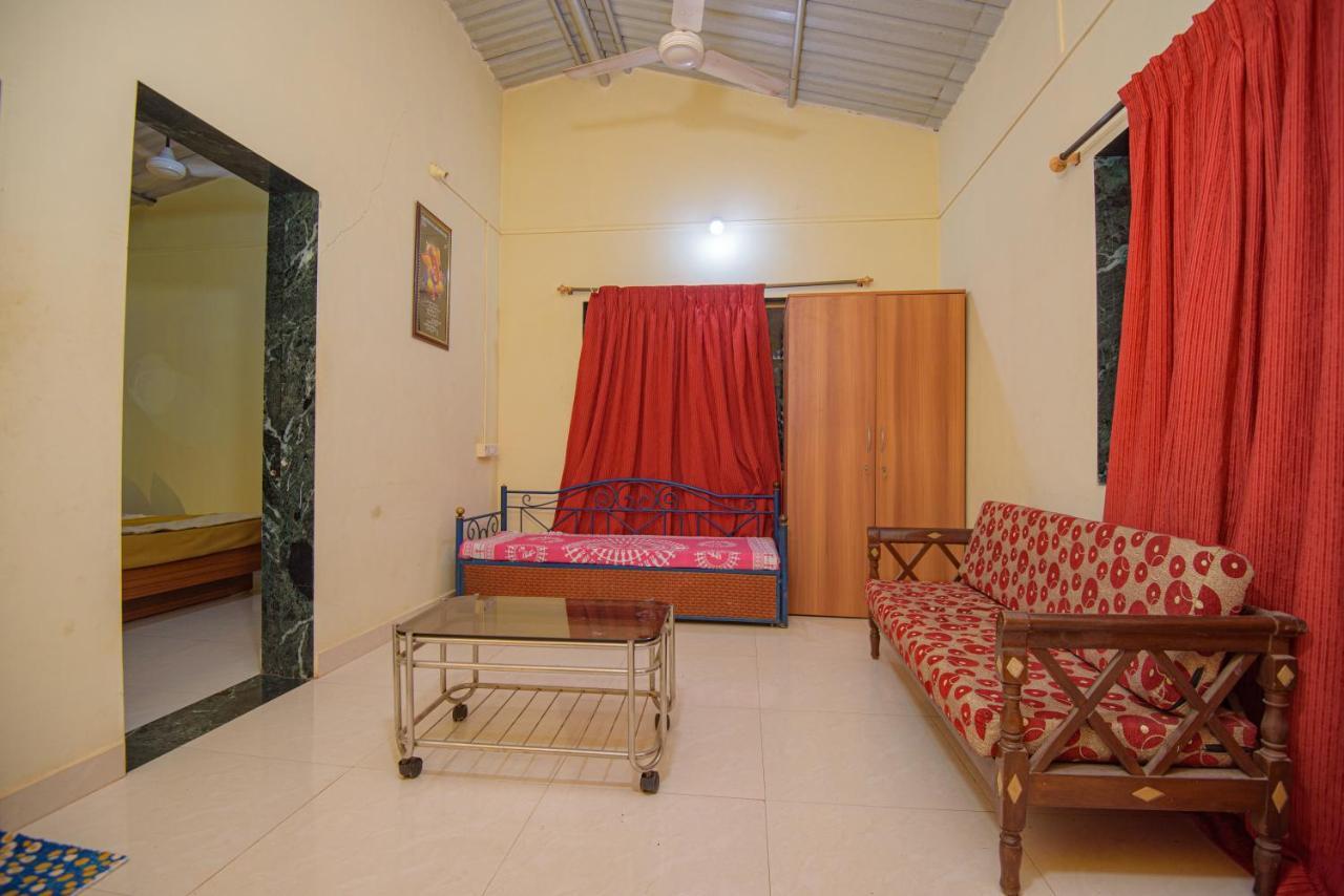 Prajakta Rest House Alībāg Buitenkant foto