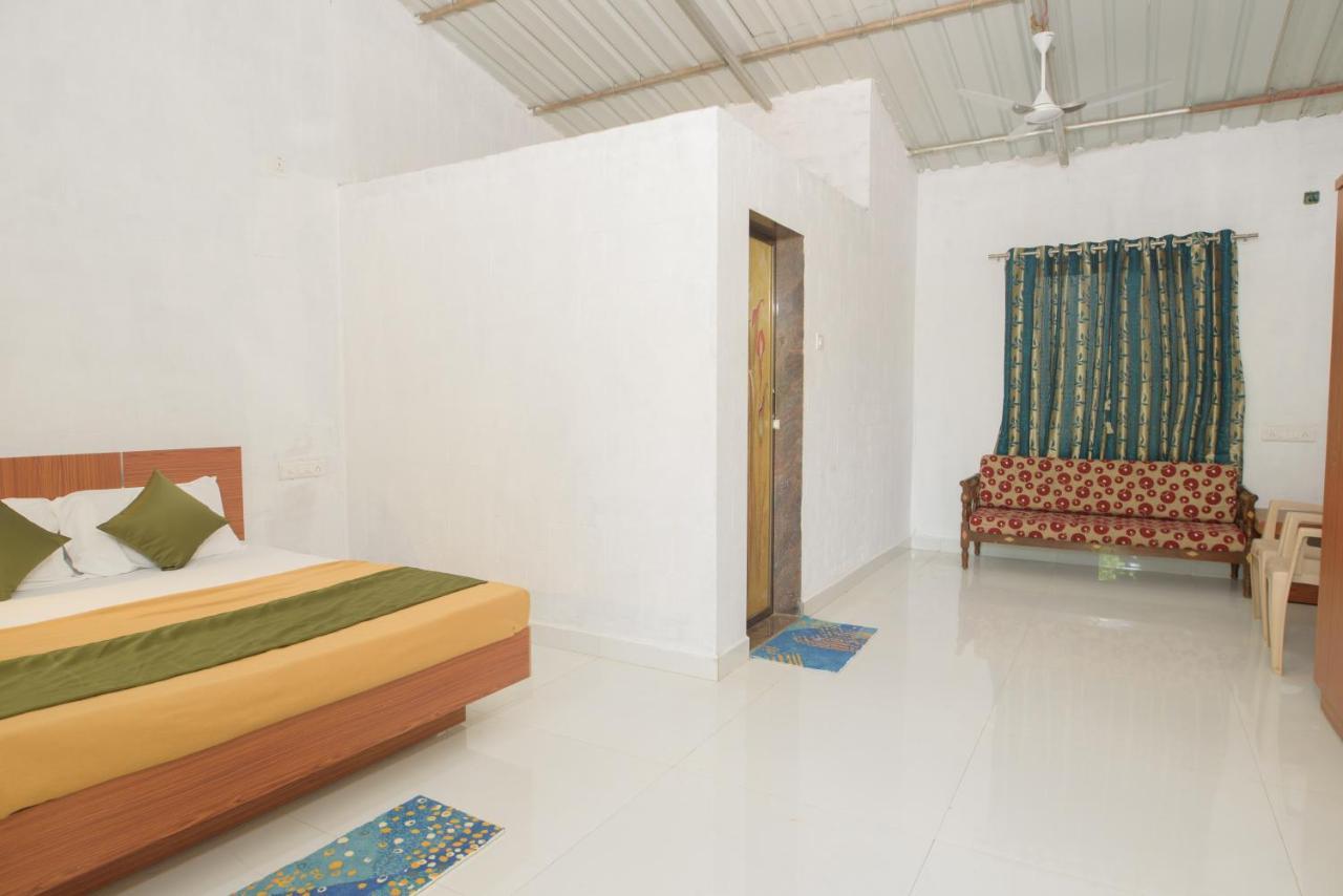 Prajakta Rest House Alībāg Buitenkant foto