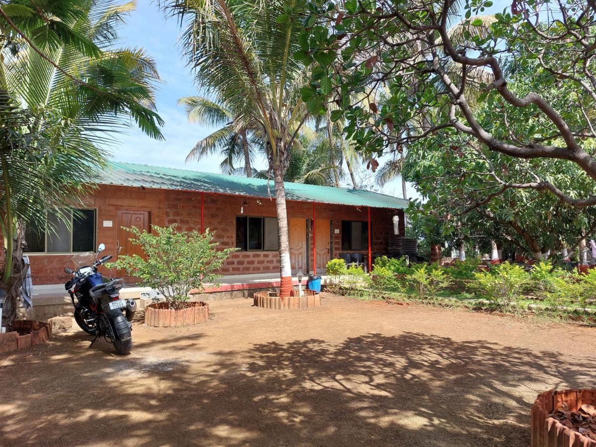 Prajakta Rest House Alībāg Kamer foto