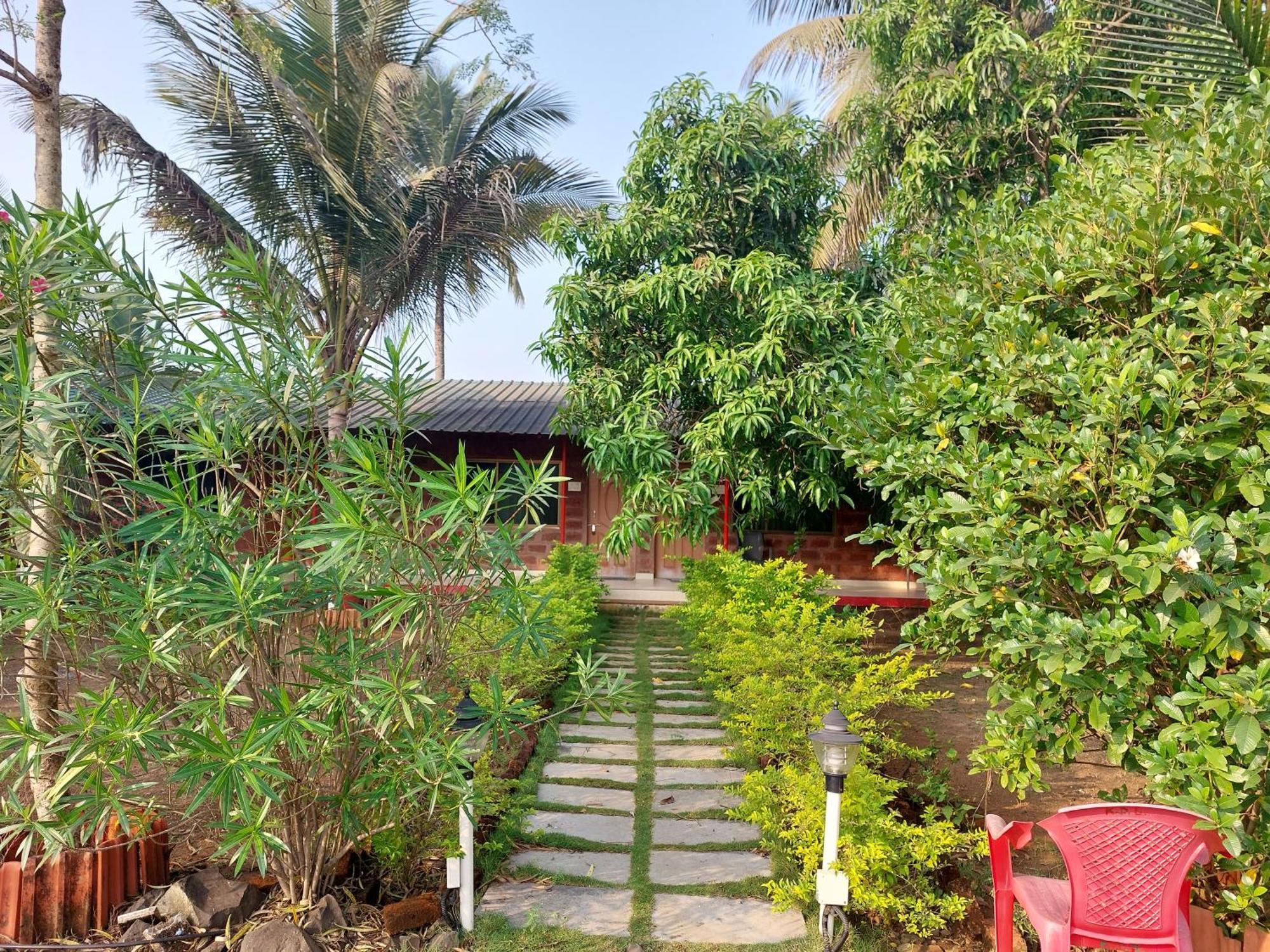 Prajakta Rest House Alībāg Kamer foto